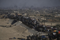 chum-anh-israel-tan-cong-tren-bo-thanh-pho-gaza-0905-04.jpg