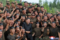 chum-anh-ong-kim-jong-un-tham-luc-luong-dac-nhiem-05.jpg