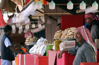 chum-anh-nam-cuc-sa-mac-bieu-tuong-dat-gia-cua-di-san-am-thuc-kuwait-3.jpg