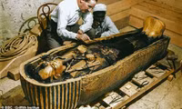 bi-mat-nghi-le-vua-tutankhamun-he-lo-tu-co-vat-ky-la-8.jpg