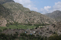 chum-anh-chay-dua-cuu-ho-nan-nhan-dong-dat-o-afghanistan-014.jpg