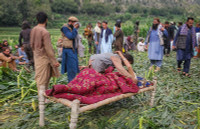 chum-anh-chay-dua-cuu-ho-nan-nhan-dong-dat-o-afghanistan-02.jpg