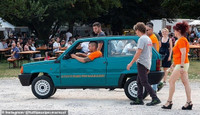 xe-dien-sieu-mong-fiat-panda-nhu-chi-co-trong-phim-4.jpg
