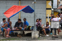 chum-anh-benh-vien-philippines-qua-tai-sau-dong-dat-07.jpg