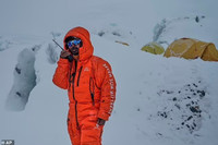 hinh-anh-tac-duong-tren-dinh-everest-6.jpg