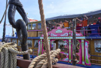 chum-anh-nhung-con-tau-cap-ben-amsterdam-tham-du-le-hoi-0805-03.jpg