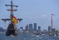 chum-anh-nhung-con-tau-cap-ben-amsterdam-tham-du-le-hoi-0805-06.jpg