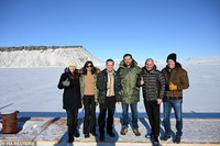 den-greenland-trong-cai-lanh-am-19-do-ong-vance-cao-buoc-dan-mach-2.jpg