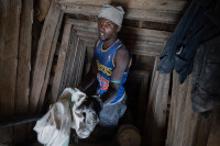 chum-anh-tho-mo-coltan-o-ch-congo-0505-05.jpg