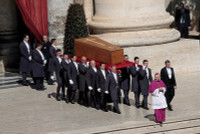 chum-anh-tang-le-giao-hoang-francis-0405-018.jpg