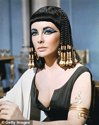 chum-anh-phat-hien-tan-tich-dan-den-ngoi-mo-cleopatra-03.jpg