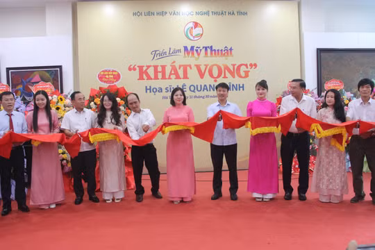Lễ cắt băng khánh thành Triển lãm mỹ thuật "Khát vọng".