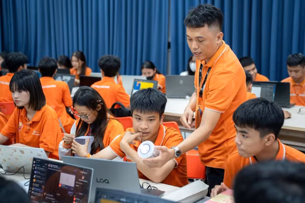 Hoạt động học tập tại FPT PolySchool. Ảnh: NTCC.