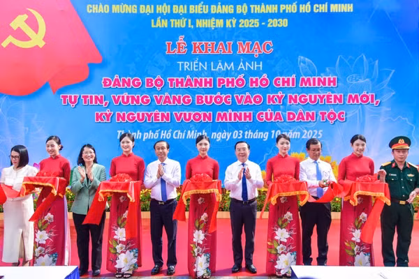 TPHCM khai mạc triển lãm ảnh chào mừng Đại hội đại biểu Đảng bộ thành phố.