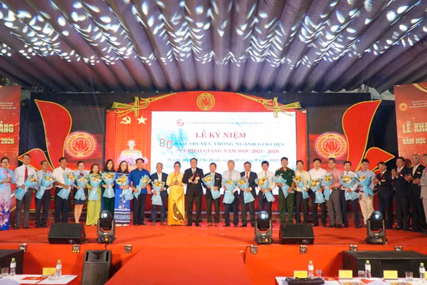 Buổi Lễ Khai Giảng năm học 2025 - 2026 diễn ra tại tất cả các cơ sở của Trường Nam Việt. 
