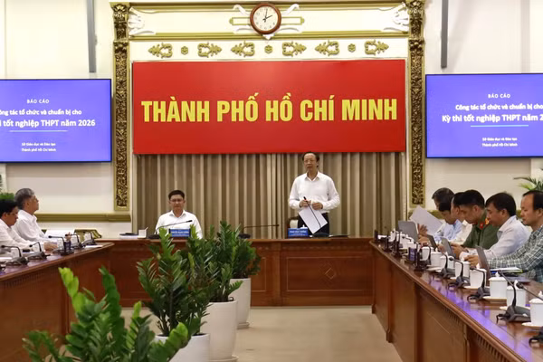 Toàn cảnh buổi làm việc giữa Đoàn công tác của Bộ GD&ĐT với UBND TPHCM.