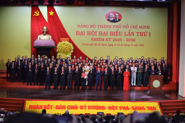 Lãnh đạo Đảng, Nhà nước chúc mừng Ban Chấp hành Đảng bộ TPHCM nhiệm kỳ 2025-2030.
