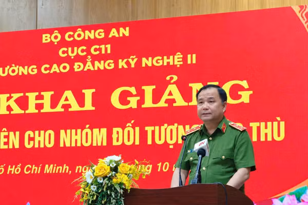 Trung tướng Trần Văn Thiện phát biểu tại Lễ khai giảng.