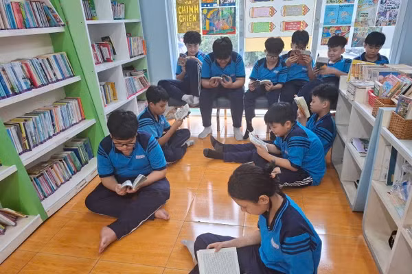 Tiết đọc sách của học sinh Trường THCS Nguyễn Văn Luông.