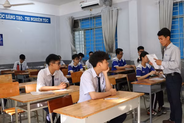 Học sinh TPHCM tham dự kỳ thi thử tốt nghiệp tại Trường THPT.