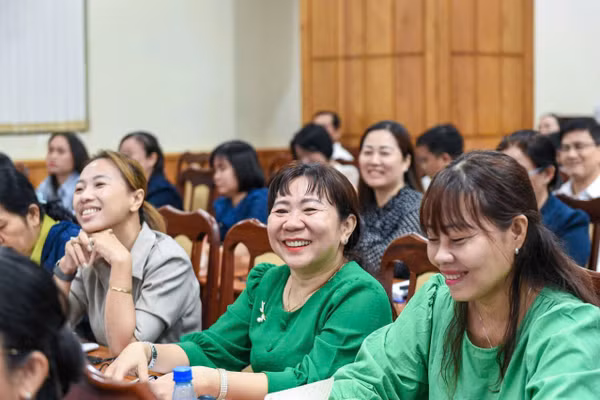 Các đại biểu dự tập huấn triển khai xây dựng "Trường học hạnh phúc" cho các cơ sở giáo dục trên địa bàn.