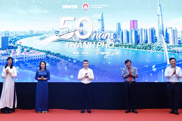 Các đại biểu thực hiện nghi thức phát động cuộc thi.