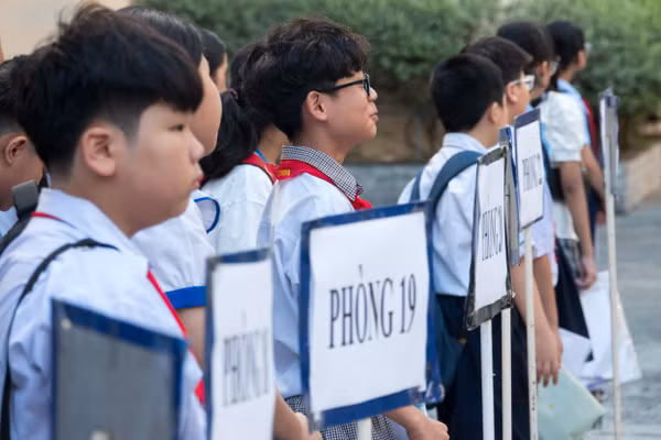 Học sinh tham gia khảo sát vào Trường THCS-THPT Trần Đại Nghĩa.