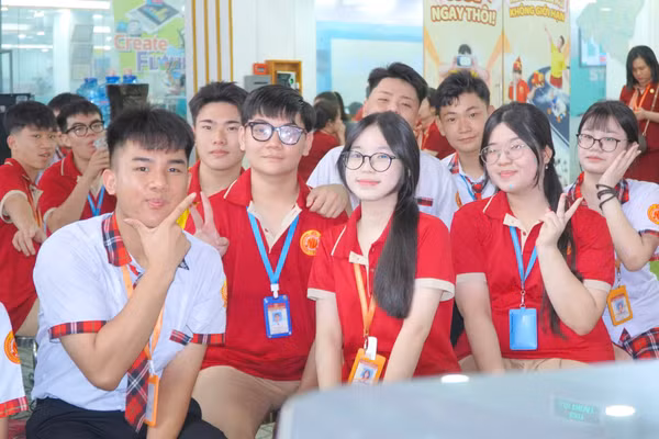 Học sinh Trường TH-THCS-THPT Nam Việt. Ảnh: NTCC.