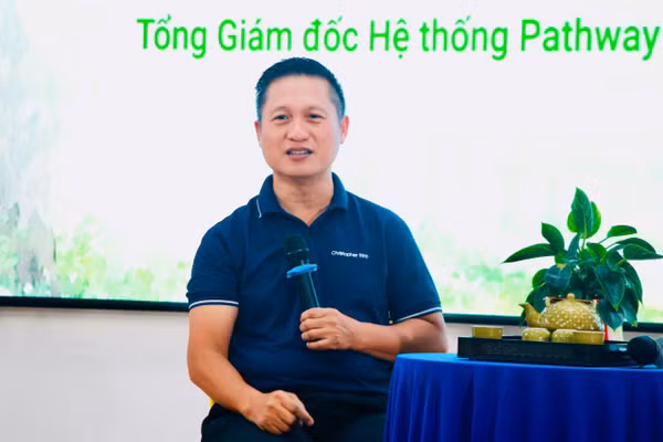 Thầy Trịnh Thành Thịnh chia sẻ tại chương trình.