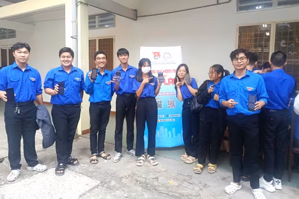 Chương trình "Tư vấn hướng nghiệp và giới thiệu việc làm cho thanh niên nông thôn" năm 2026 tại xã Phú Hòa Đông.