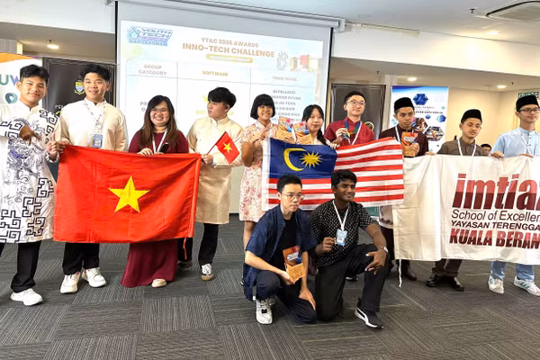 Các đội thi đạt giải Vàng của bảng Inno-Tech Secondary.