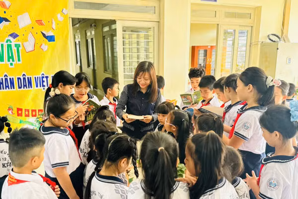 Hoạt động triển lãm số và trưng bày sách, hiện vật của Trường Tiểu học Thuận Kiều (phường Đông Hưng Thuận, TPHCM)