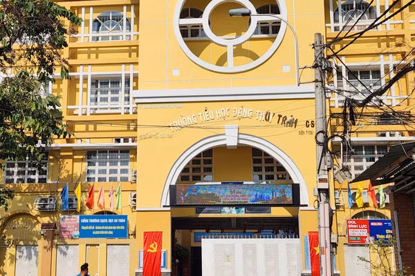 Trường Tiểu học Đặng Thùy Trâm, nơi xảy ra vụ nghi ngộ độc thực phẩm khiến 46 ca phải đến điều trị tại các cơ sở y tế.