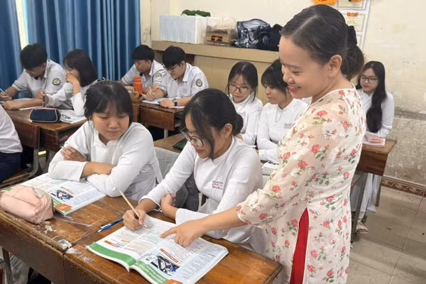 Tiết dạy tiếng Anh của cô Trần Thị Kim Ngân. Ảnh: NVCC.