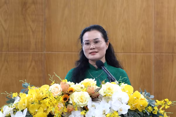 Bà Lê Thụy Mỵ Châu phát biểu tại hội thảo.