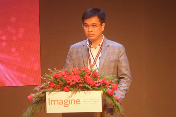 PGS.TS Bùi Quang Hùng chia sẻ tại hội thảo.