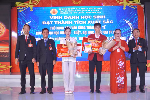 Trường MN, TH, THCS và THPT Nam Việt vinh danh học sinh đạt thành tích xuất sắc trong đợt tuyển sinh đại học năm 2026.