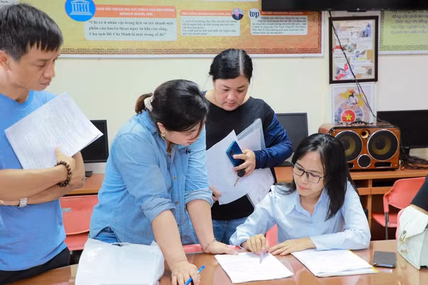 Trường THPT Nguyễn Thái Bình tư vấn chọn môn học, hướng dẫn nhập học lớp 10 năm học 2026-2027. Ảnh: TB.