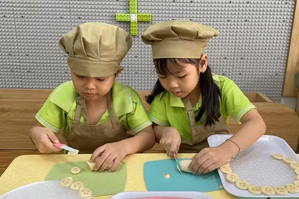Hoạt động trải nghiệm của trẻ lớp lá Trường Mầm non Thiên Ân 3 (phường Hiệp Bình, TPHCM).