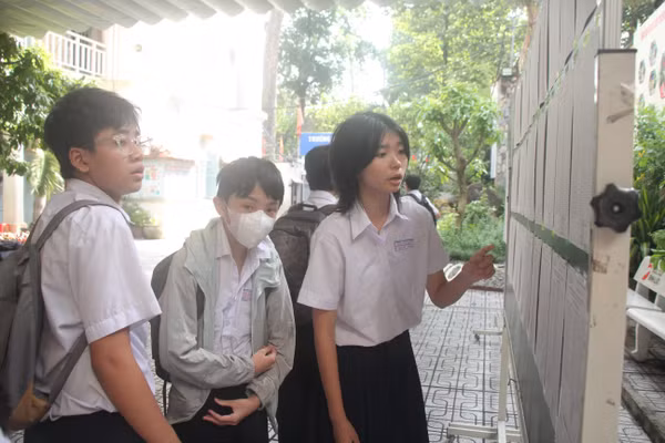 Học sinh TPHCM tham gia kỳ thi tuyển sinh lớp 10 năm 2025.