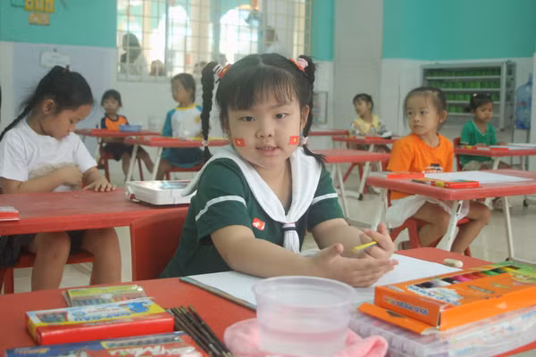 Trẻ hào hứng tham gia ngày hội.