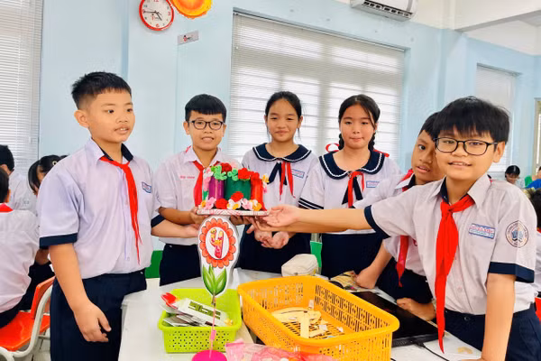 Học sinh Trường Tiểu học Thuận Kiều (phường Đông Hưng Thuận, TPHCM) hào hứng với các tiết học mở.
