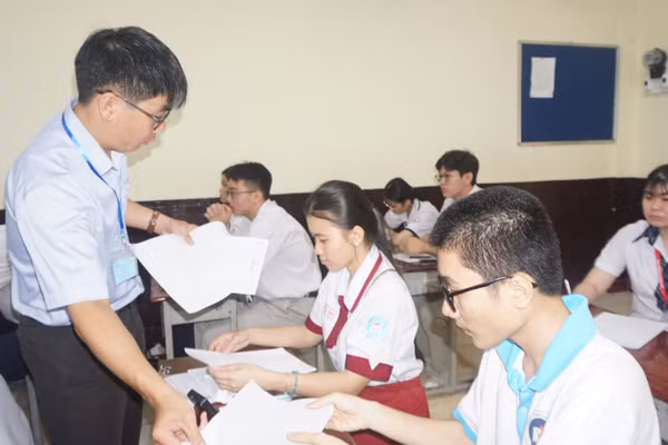 Thí sinh TPHCM tham gia kỳ thi học sinh giỏi cấp thành phố.