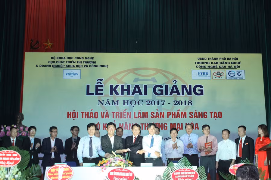 Lễ ký kết hợp tác giữa các đơn vị với Trường Cao đẳng nghề Công nghệ cao Hà Nội