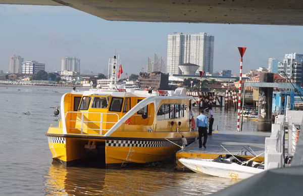Tuyến số 1 của bus đường sông tại TP.HCM đang được thử nghiệm trước khi đưa vào khai thác Tuyến số 1 của bus đường sông tại TP.HCM đang được thử nghiệm trước khi đưa vào khai thác