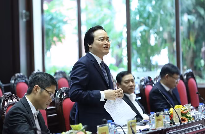 Bộ trưởng Bộ GD&ĐT Phùng Xuân Nhạ phát biểu tại Hội nghị