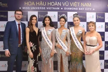 4:HHHV Thế Giới Dayana Medoza với vai trò giám khảo cuộc thi HHHV Việt Nam. 4:HHHV Thế Giới Dayana Medoza với vai trò giám khảo cuộc thi HHHV Việt Nam.