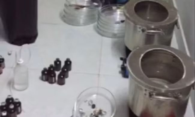 Những dụng cụ các đối tượng dùng tách chiết ma túy Những dụng cụ các đối tượng dùng tách chiết ma túy