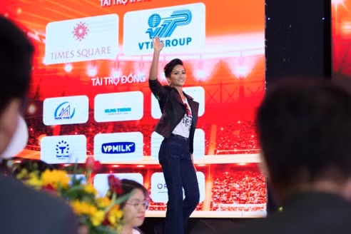 trang phục…