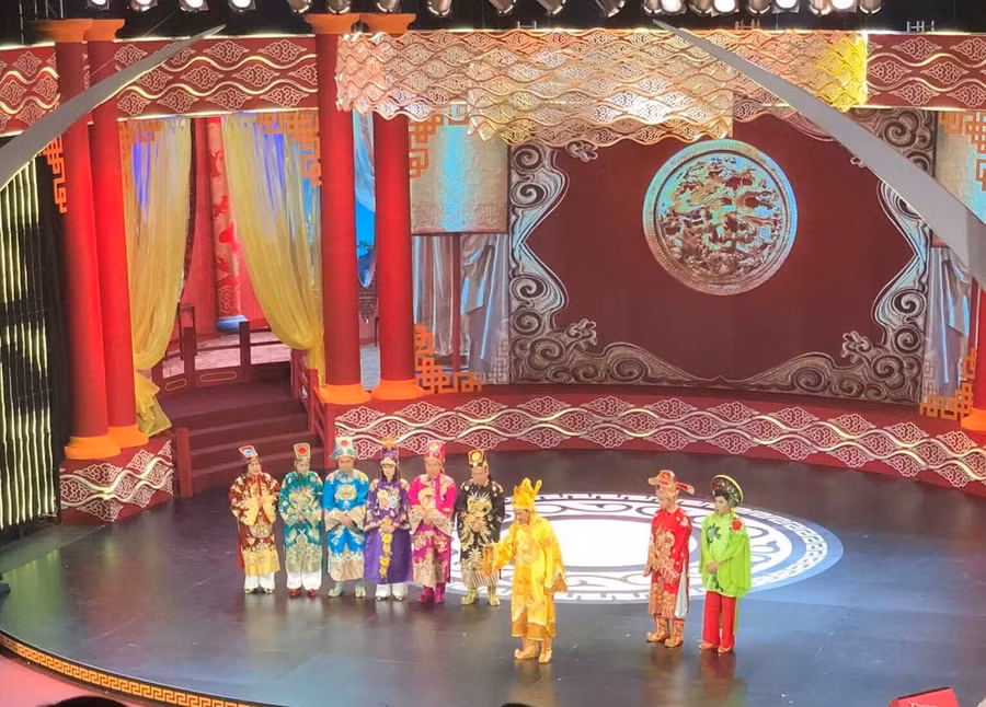 Cảnh kết của chương trình Táo Quân 2018: Ngọc Hoàng dặn dò các Táo Quân.